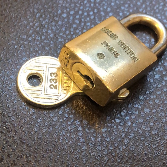 Vintage LV Louis Vuitton Padlock Lock & Key 233 - Picture 5 of 8